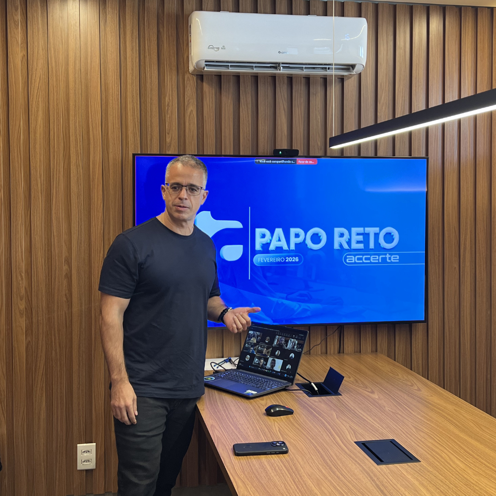 Augusto Cesar em reuniao Papo Reto da Accerte